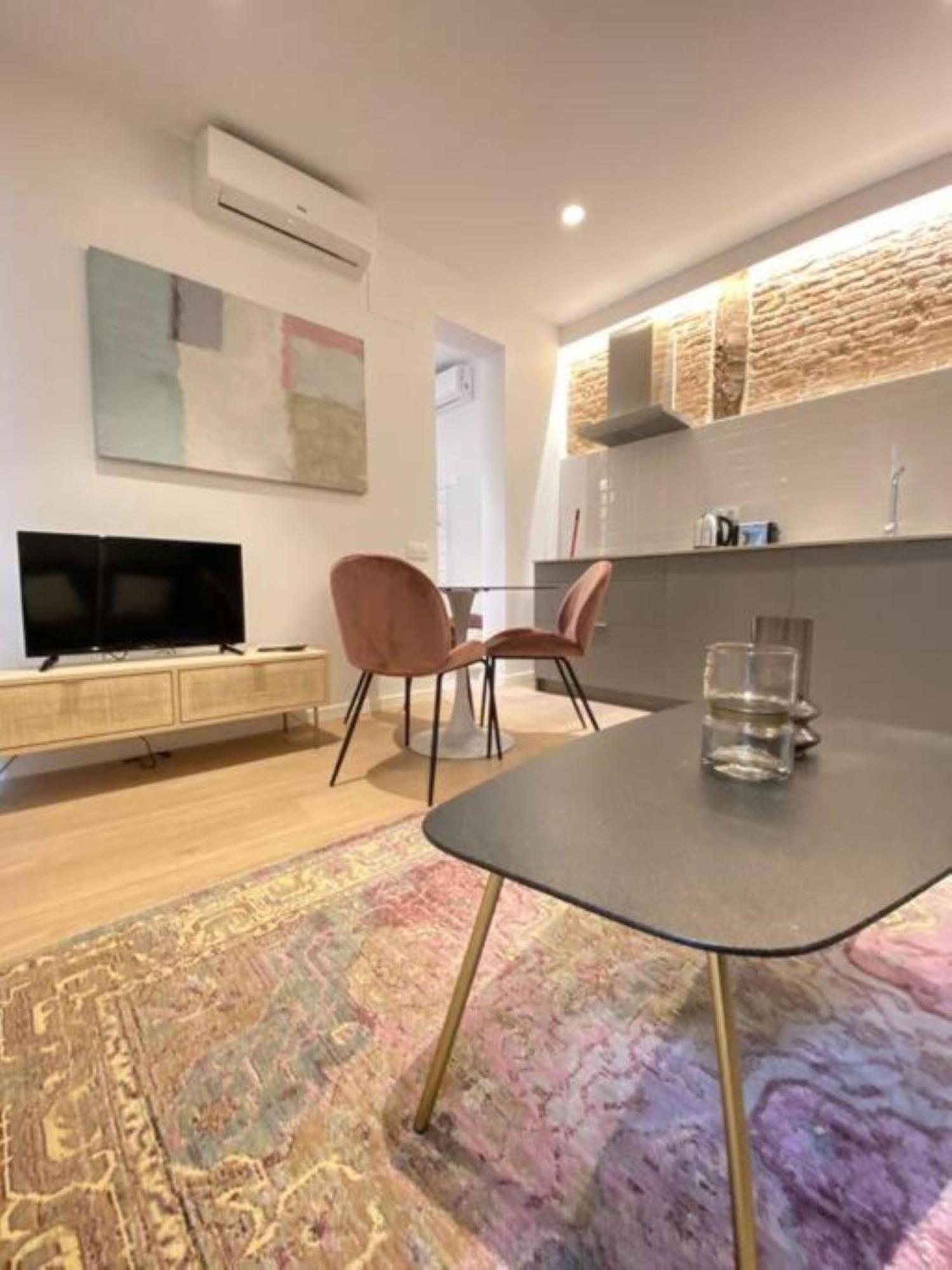 Apartamentos En La Latiina Madrid Bagian luar foto