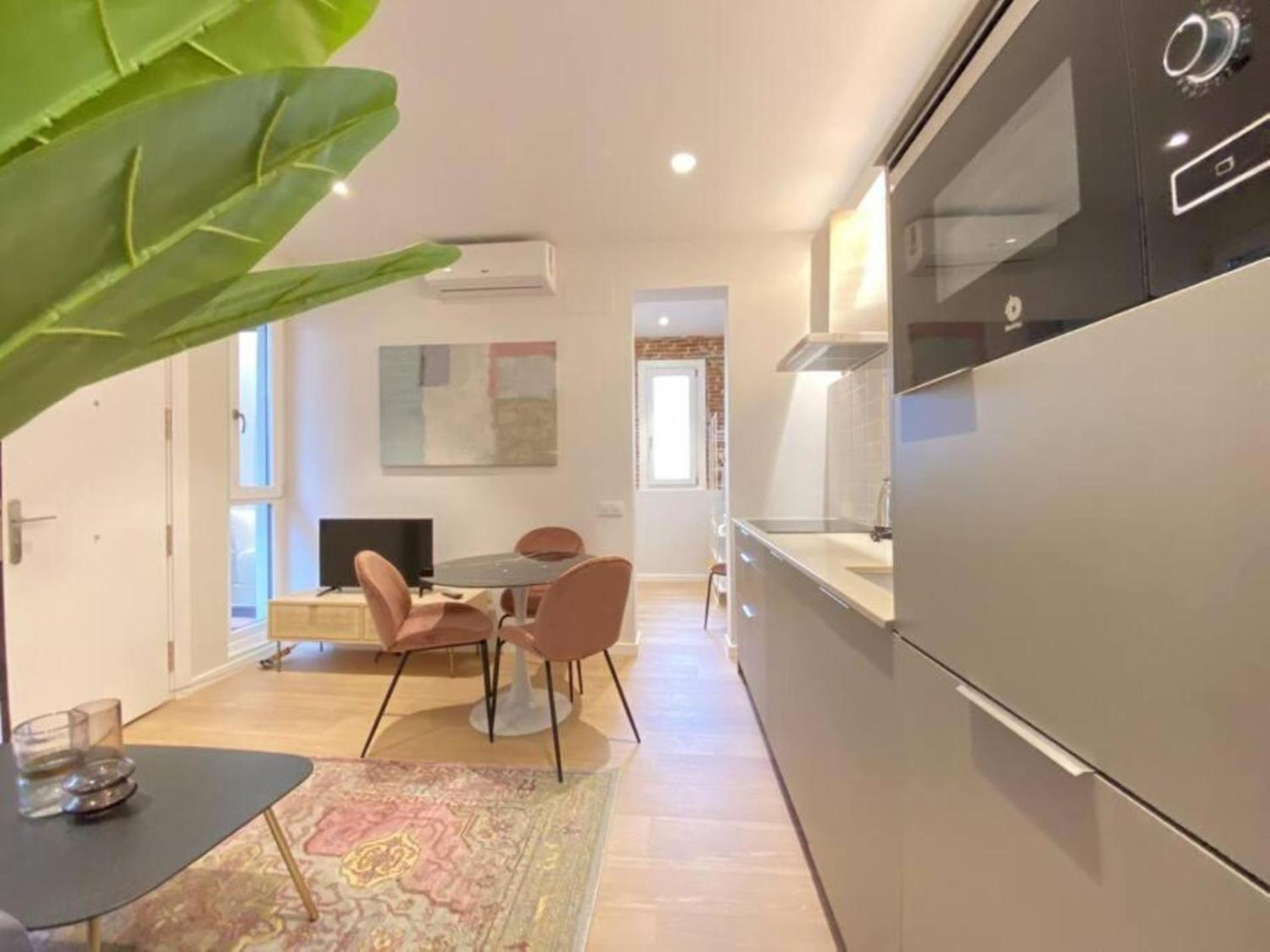 Apartamentos En La Latiina Madrid Bagian luar foto